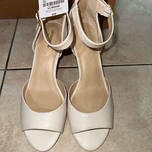 Brand New Liz Claiborne Cream Ankle Strap Heels Size: 9.5 medium